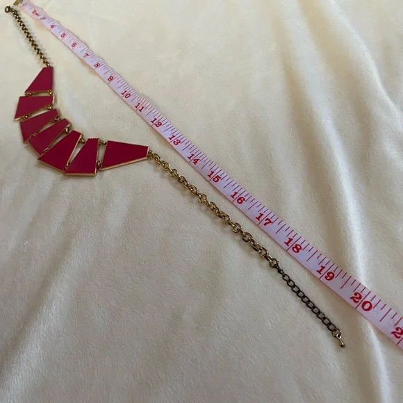 Bright pink chunky necklace - Picture 3 of 3